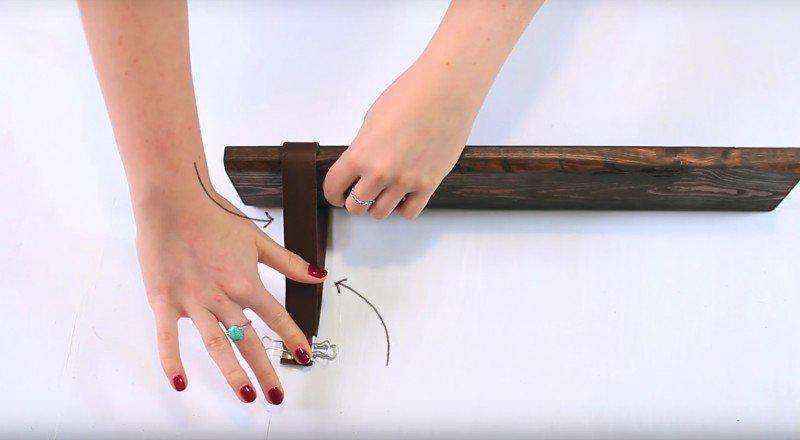 Как можно использовать старые ремни для изготовления стильной полки 8 | Дока-Мастер