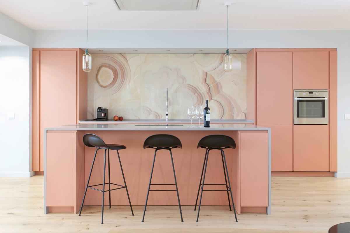 20 идей кухонь в розовом цвете 23 | Дока-Мастер