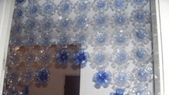 Потрясающие цветочные шторы из пластиковых бутылок 48 | Дока-Мастер