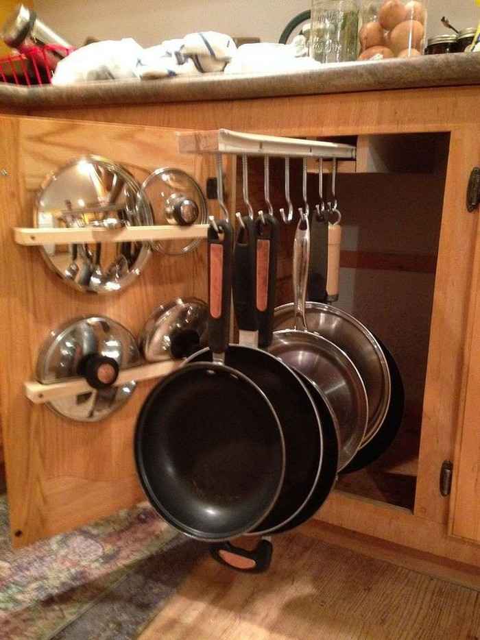 Как хранить сковороды с кастрюлями не занимая полезное пространство 6 | Дока-Мастер