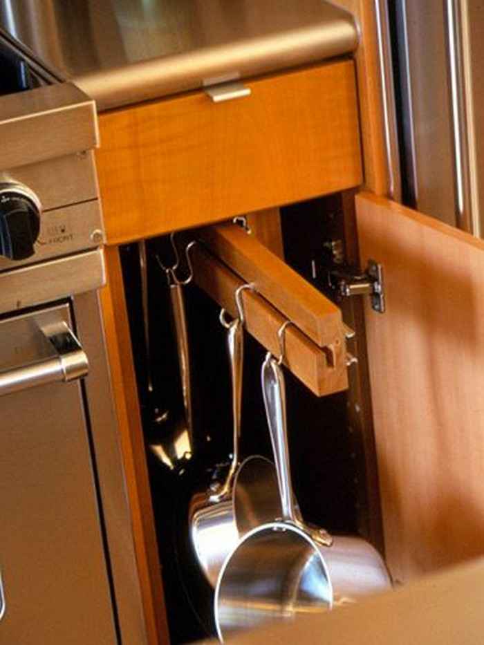 Как хранить сковороды с кастрюлями не занимая полезное пространство 7 | Дока-Мастер