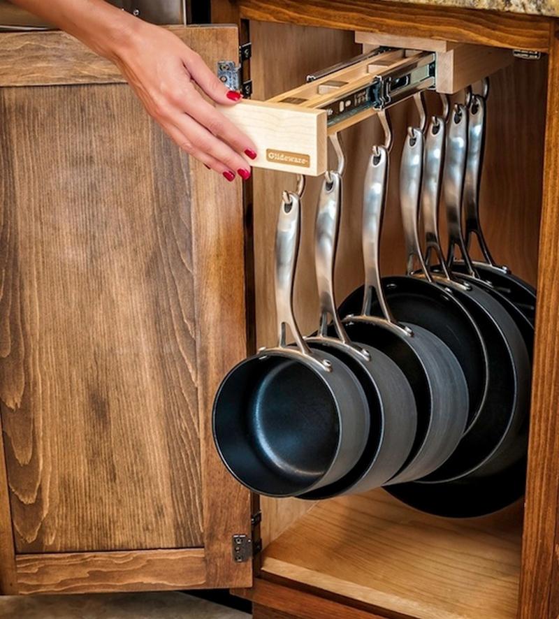 Как хранить сковороды с кастрюлями не занимая полезное пространство 8 | Дока-Мастер