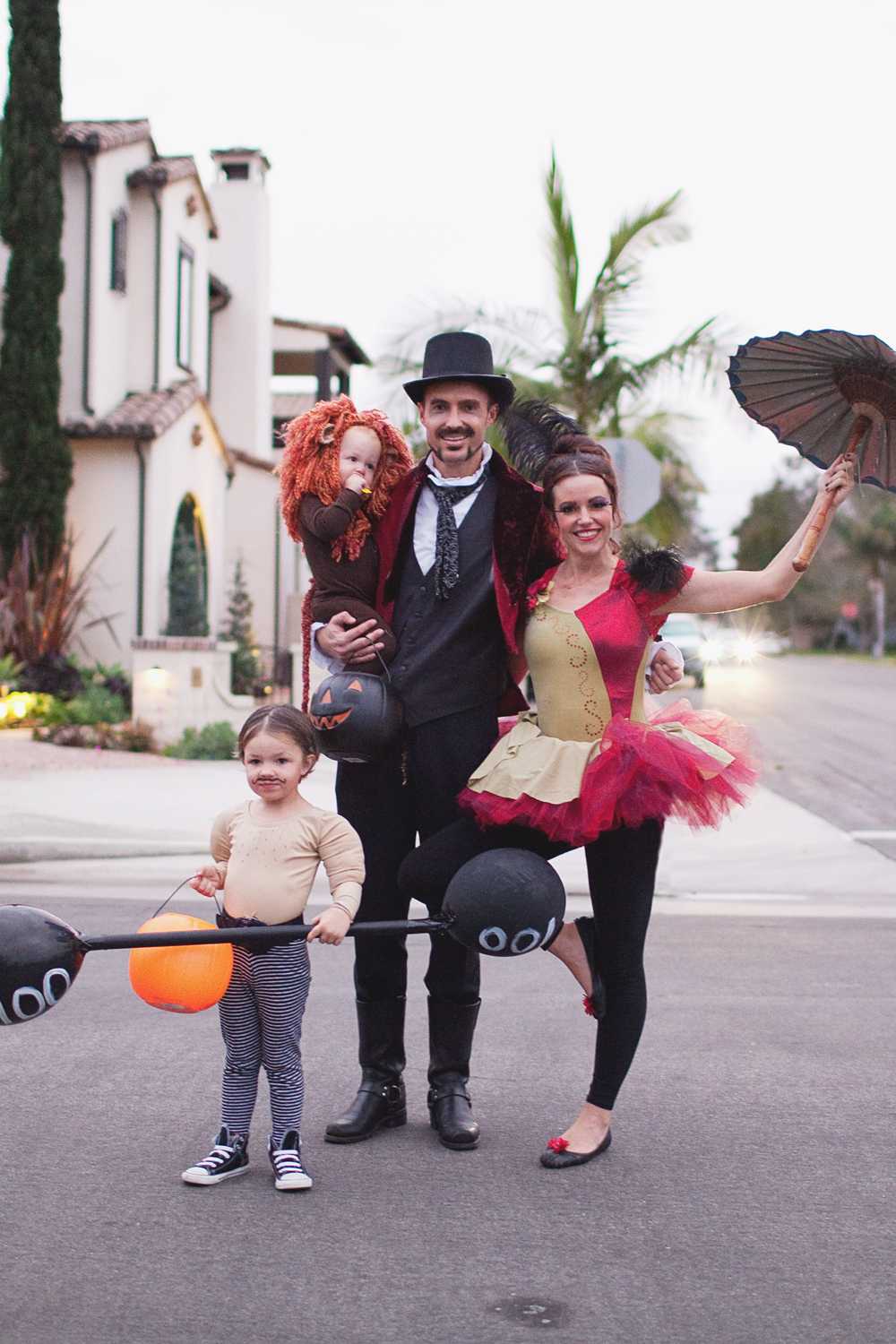 Семейные костюмы на Хэллоуин 8 | Дока-Мастер