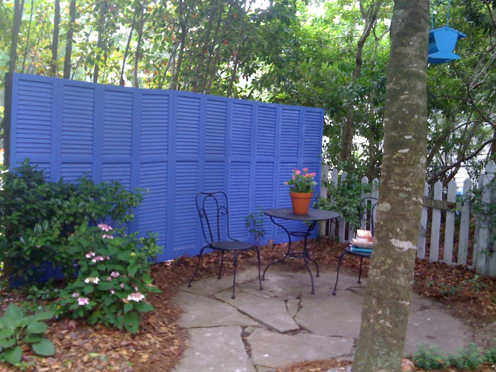 Идеи забора для заднего двора из дешевых материалов - image12