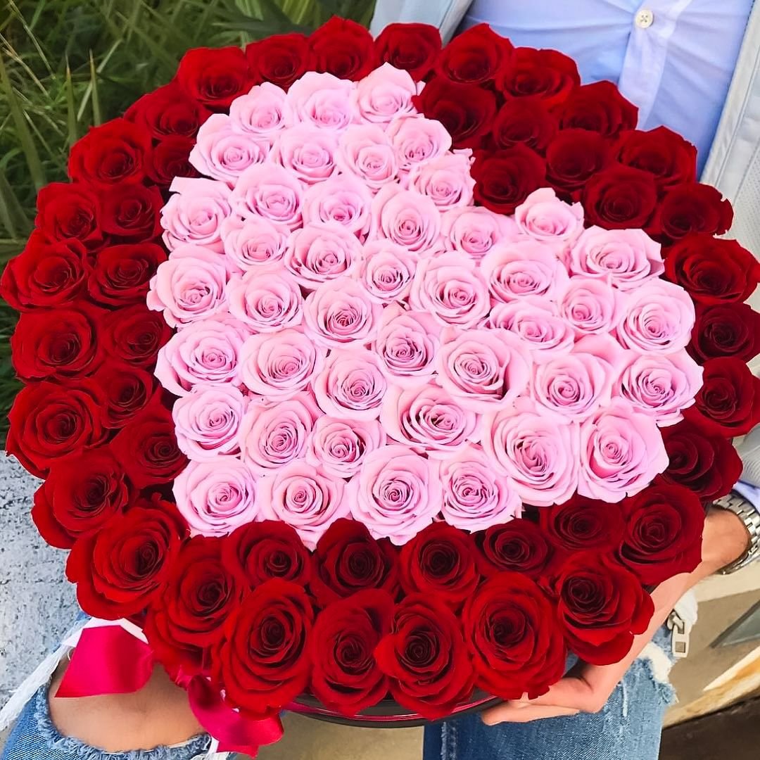 Романтическая доставка: букеты роз и живые цветы на дом